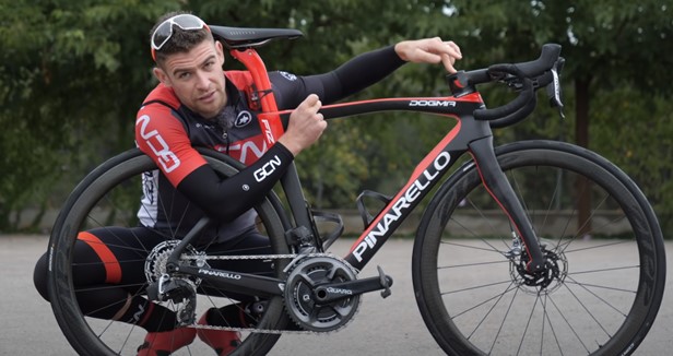 guy showing head tube length