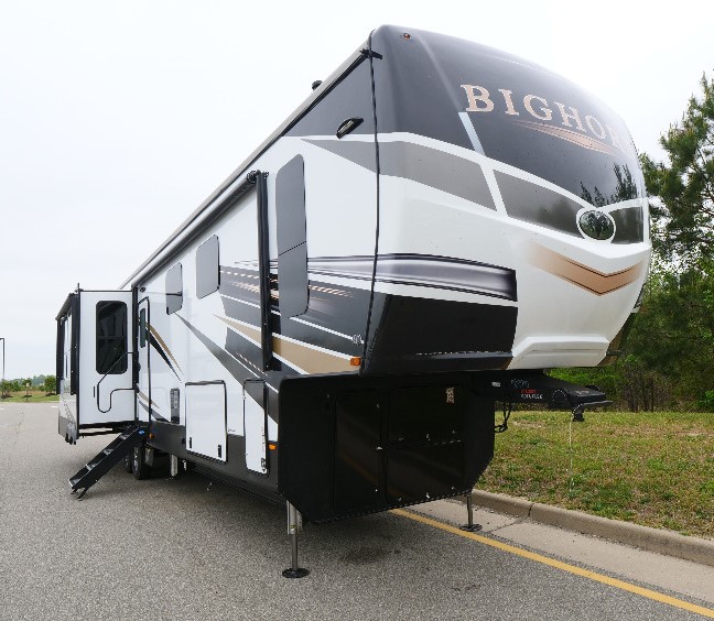 black bighorn bh3970FB fifth wheel